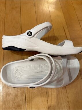 Summer Sale Dawgs White Slip-On Sandal with Black Heel Accents